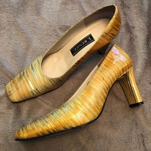 J RENEE GOLD PUMP